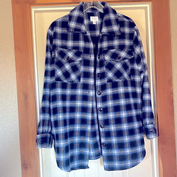 Shacket - Picture 2 of 10